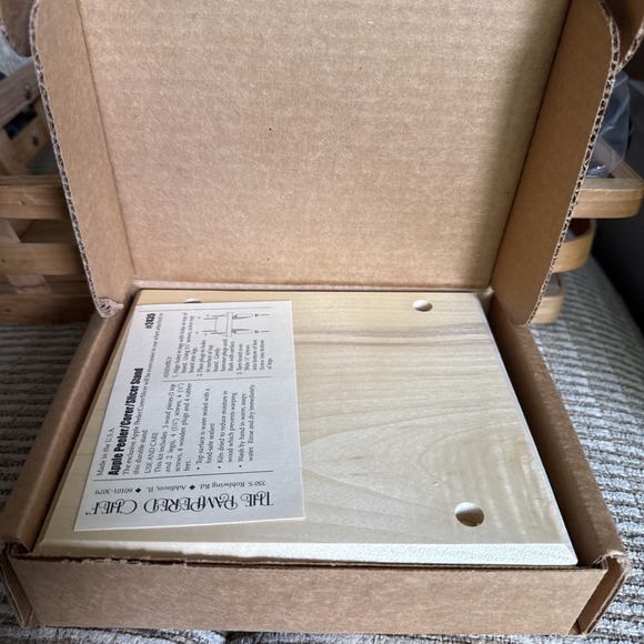2435 The Pampered Chef Apple Peeler Corer Slicer Stand ~ Made In USA - Picture 3 of 4